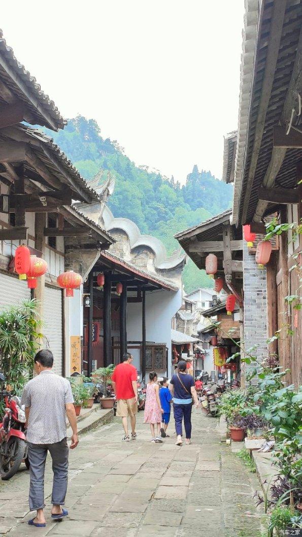 渝论 | 把握青年消费需求导向,助推消费中心城市建设